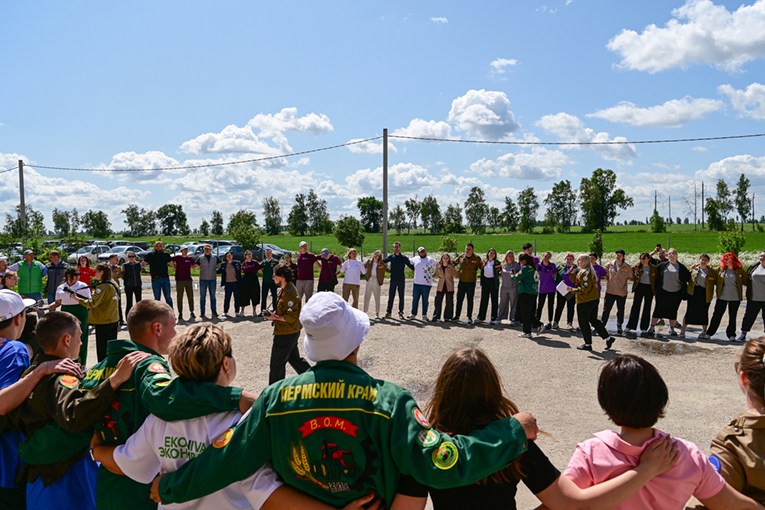 Студотряд «МоСт» открыл трудовой семестр в «ЭкоНиве»
