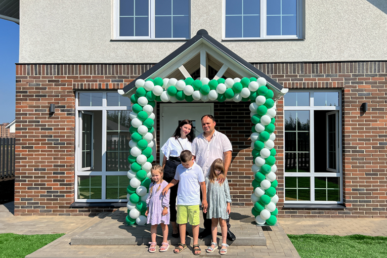 Еще пять сотрудников воронежского подразделения «ЭкоНивы» получили новое жилье