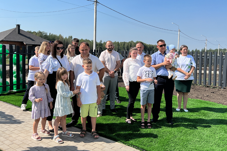 Еще пять сотрудников воронежского подразделения «ЭкоНивы» получили новое жилье