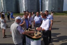 Acting Governor of Kursk oblast visits a seed-processing plant