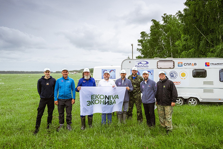 Участники воздушной экспедиции Федора Конюхова сделали паузу с «ЭкоНивой»