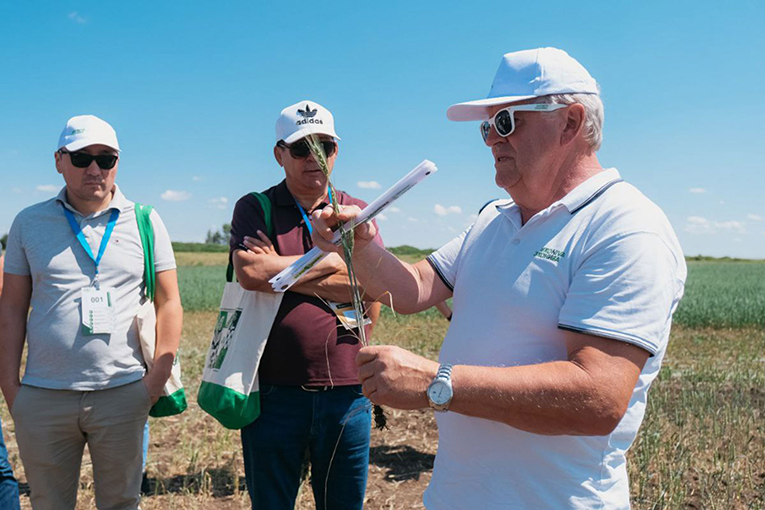 «ЭкоНива» совместно с казахстанским предприятием организовали первый собственный полевой семинар в республике 